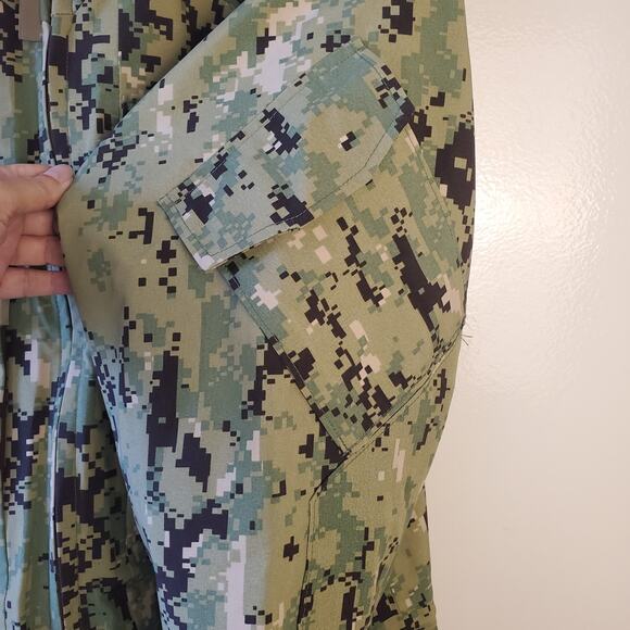 US Navy Working Uniform NWU Type III Parka Medium X-Long AOR2 12/19 - Picture 9 of 14